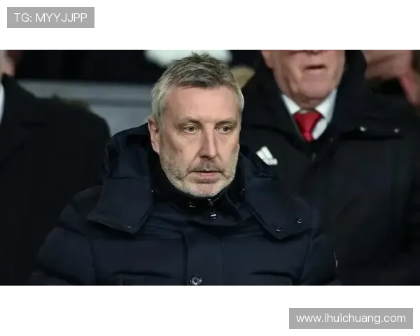 曼联今夏清洗八人筹资过亿重建 曼联今夏清洗八人筹资过亿重建