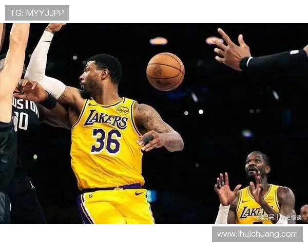 湖人G1力克火箭 老詹三字点评全队离谱表现